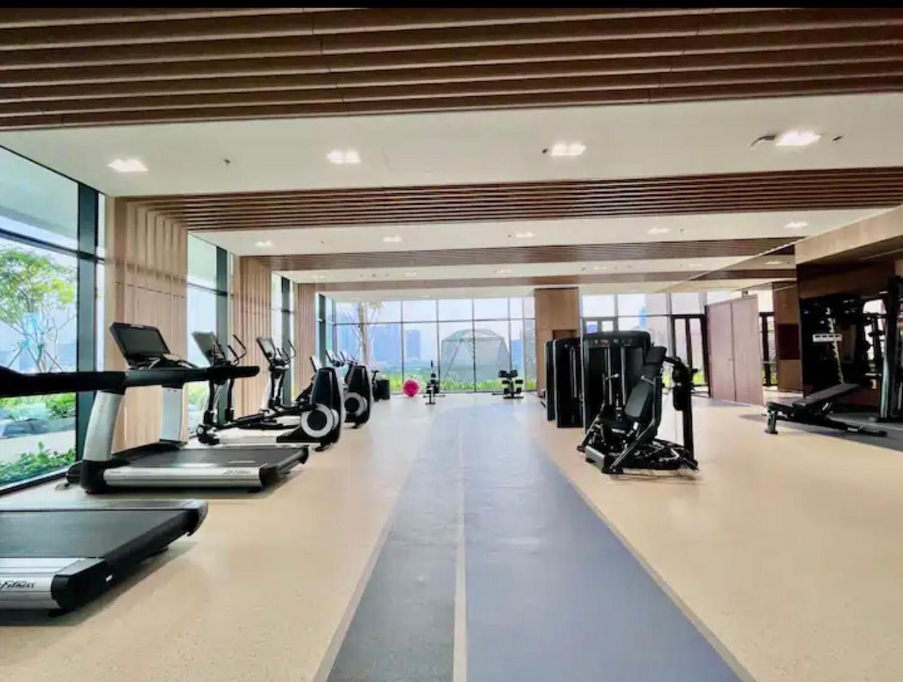 The Metropole -Complex "Opera, Crest, Galleria " -Free Pool-Gym-Sauna Room-Yoga Room Хошимин Экстерьер фото