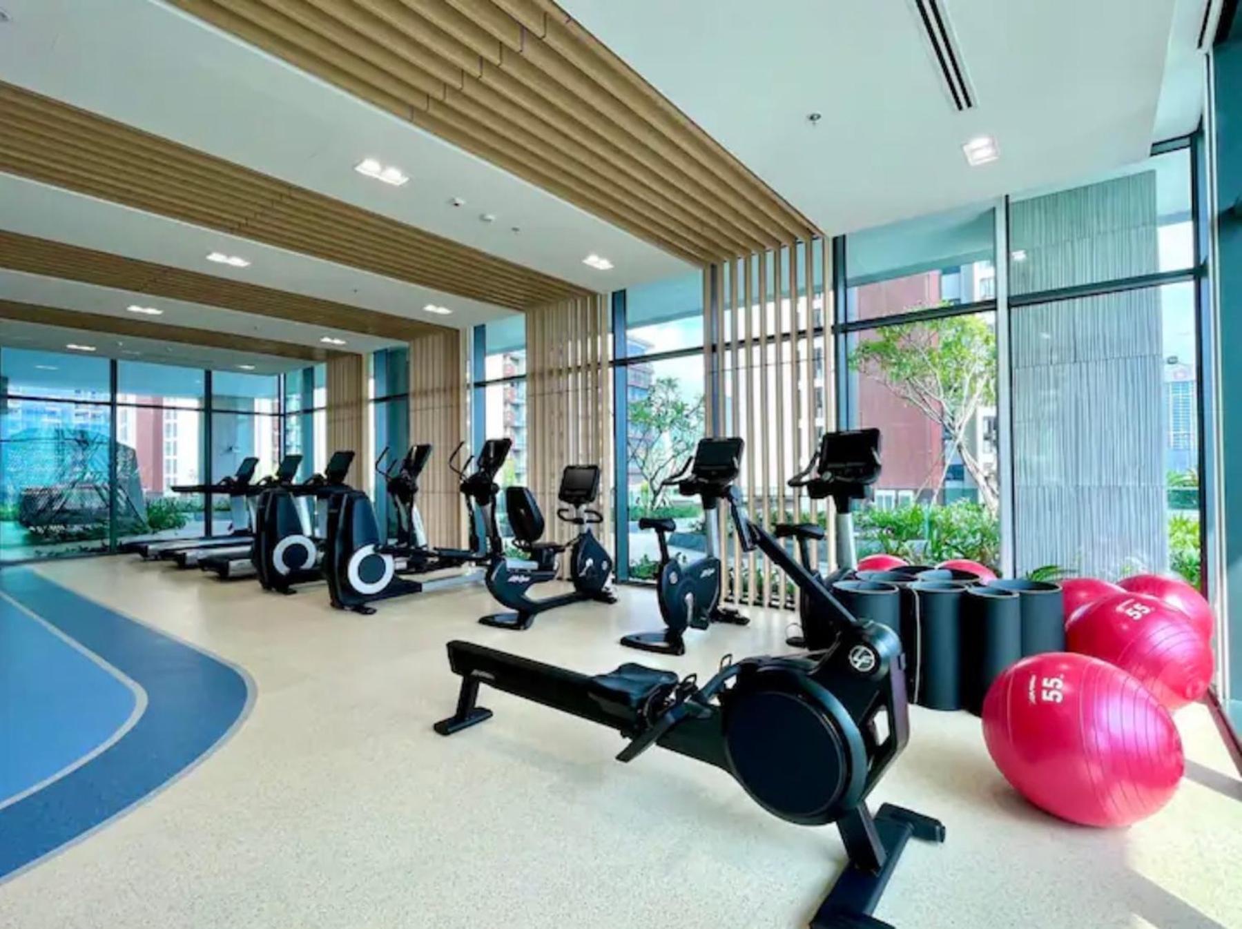 The Metropole -Complex "Opera, Crest, Galleria " -Free Pool-Gym-Sauna Room-Yoga Room Хошимин Экстерьер фото