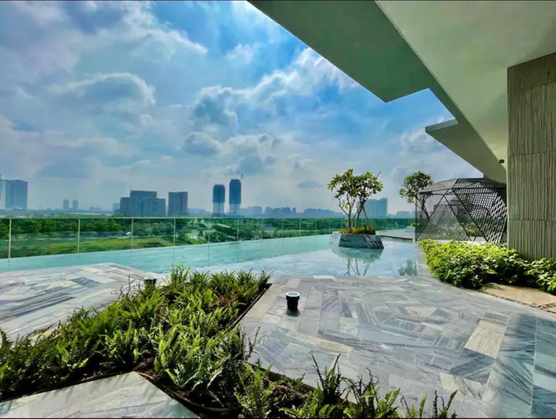 The Metropole -Complex "Opera, Crest, Galleria " -Free Pool-Gym-Sauna Room-Yoga Room Хошимин Экстерьер фото
