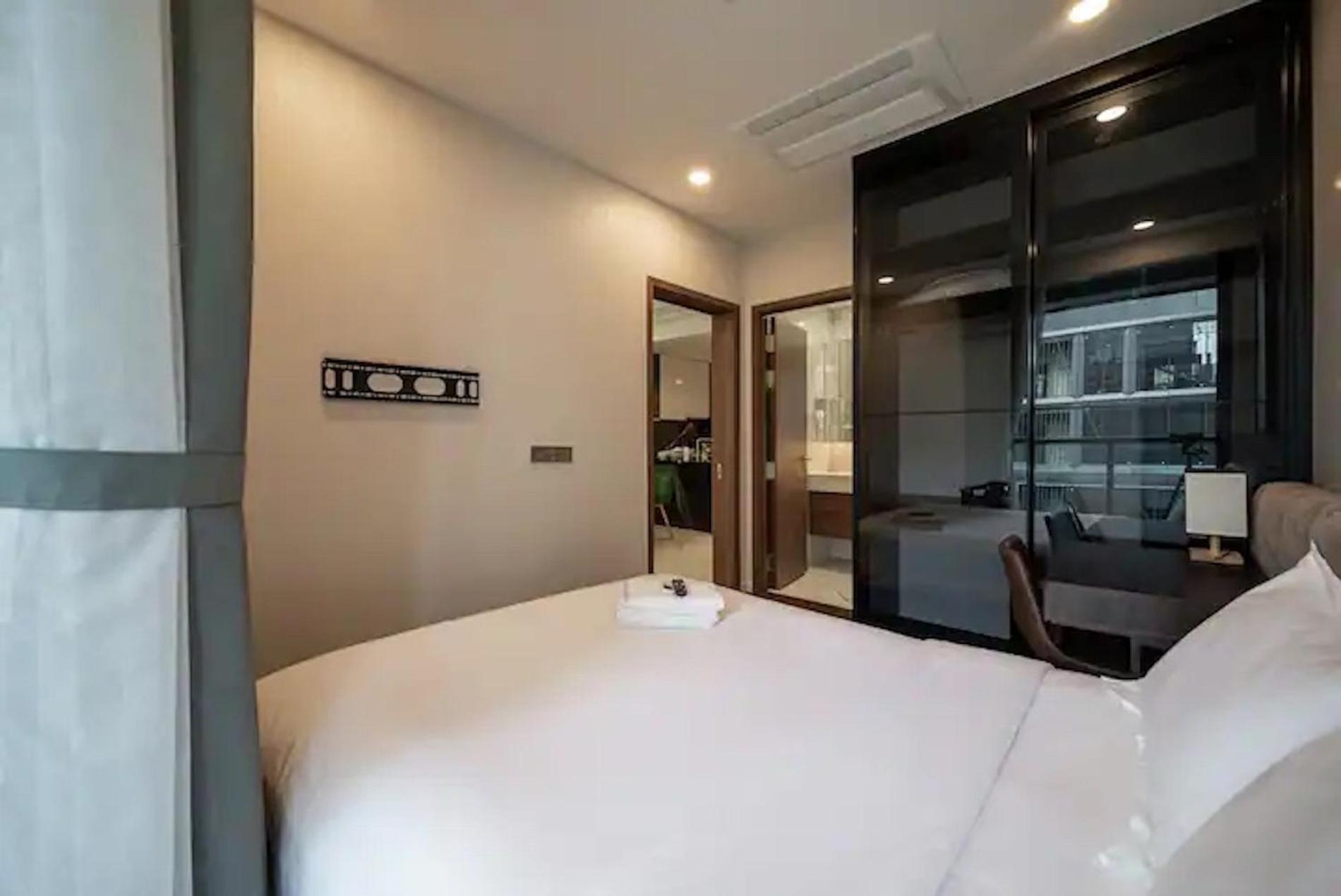 The Metropole -Complex "Opera, Crest, Galleria " -Free Pool-Gym-Sauna Room-Yoga Room Хошимин Экстерьер фото