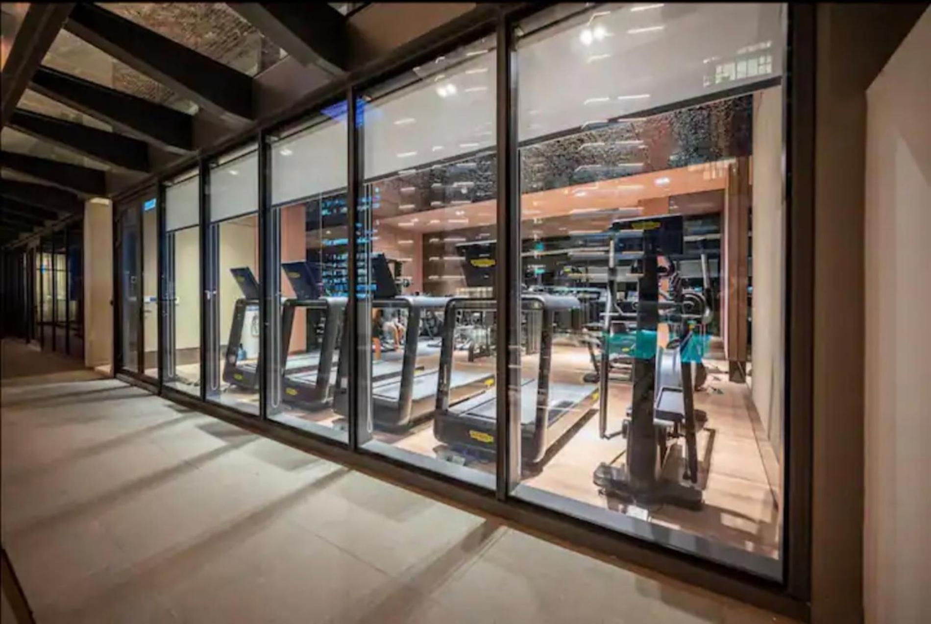 The Metropole -Complex "Opera, Crest, Galleria " -Free Pool-Gym-Sauna Room-Yoga Room Хошимин Экстерьер фото