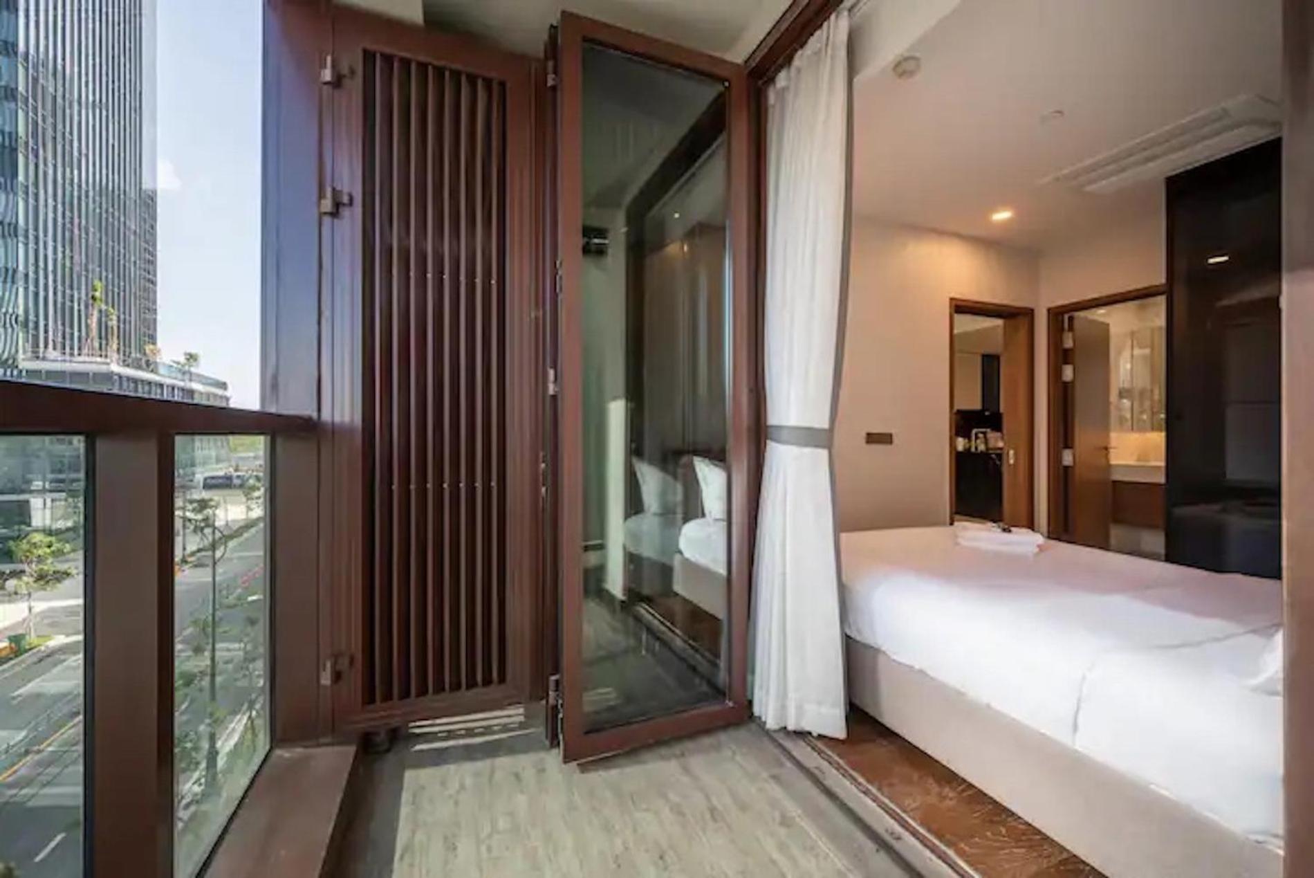 The Metropole -Complex "Opera, Crest, Galleria " -Free Pool-Gym-Sauna Room-Yoga Room Хошимин Экстерьер фото