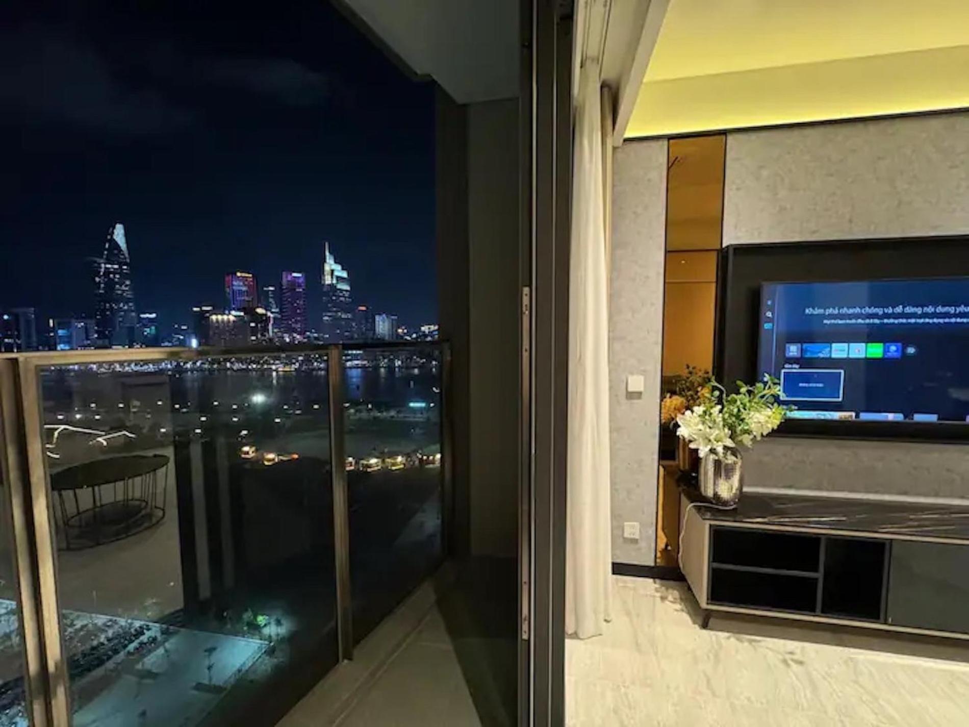 The Metropole -Complex "Opera, Crest, Galleria " -Free Pool-Gym-Sauna Room-Yoga Room Хошимин Экстерьер фото
