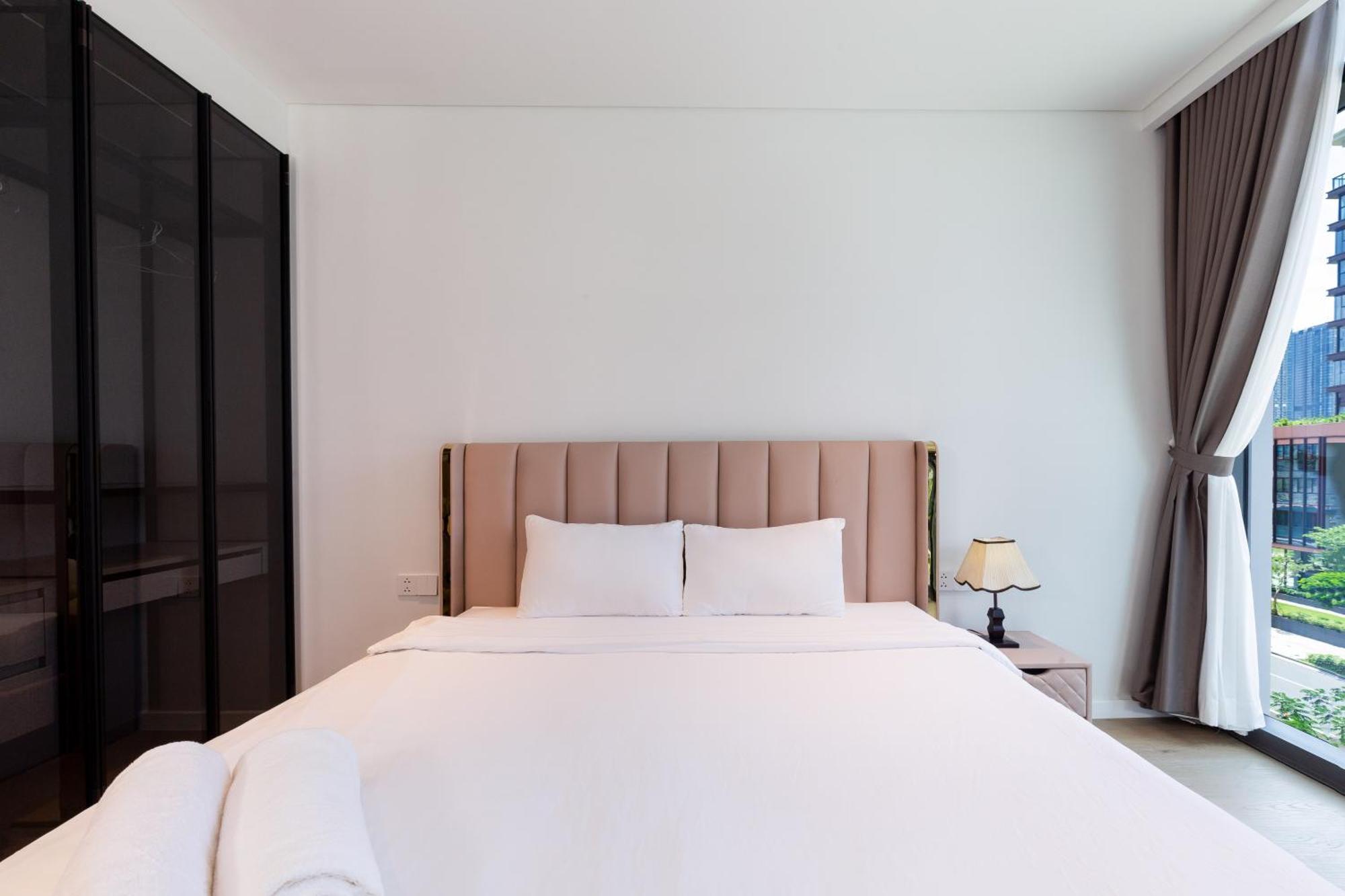The Metropole -Complex "Opera, Crest, Galleria " -Free Pool-Gym-Sauna Room-Yoga Room Хошимин Экстерьер фото