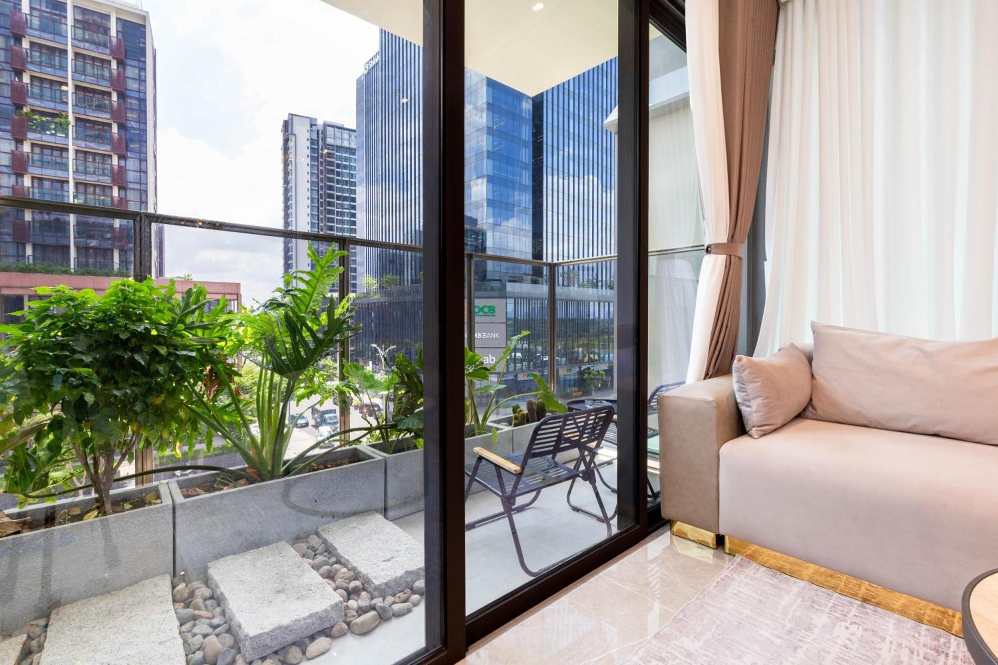 The Metropole -Complex "Opera, Crest, Galleria " -Free Pool-Gym-Sauna Room-Yoga Room Хошимин Экстерьер фото